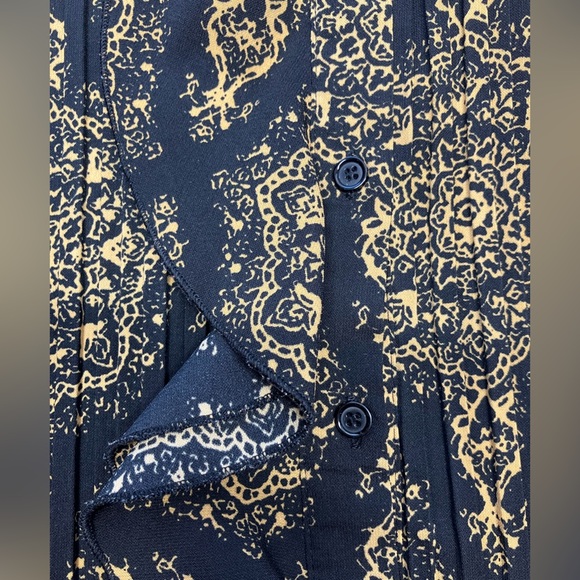 Women’s Ruffled Blouse w Accordian Pleats,Large, Black/Goldish, Laura Scott - Picture 5 of 7